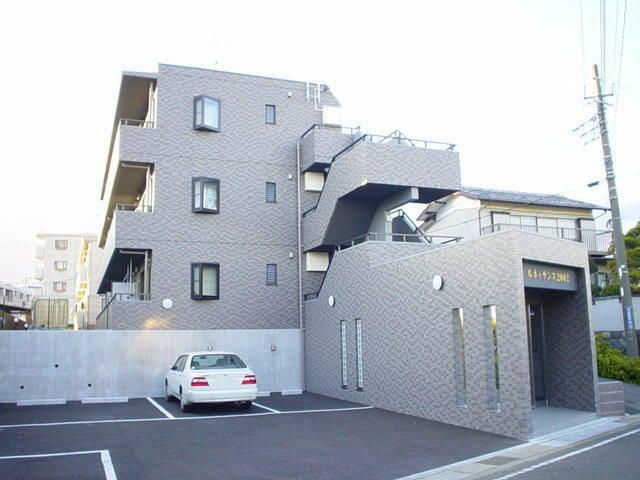 ルネッサンス2002の外観画像