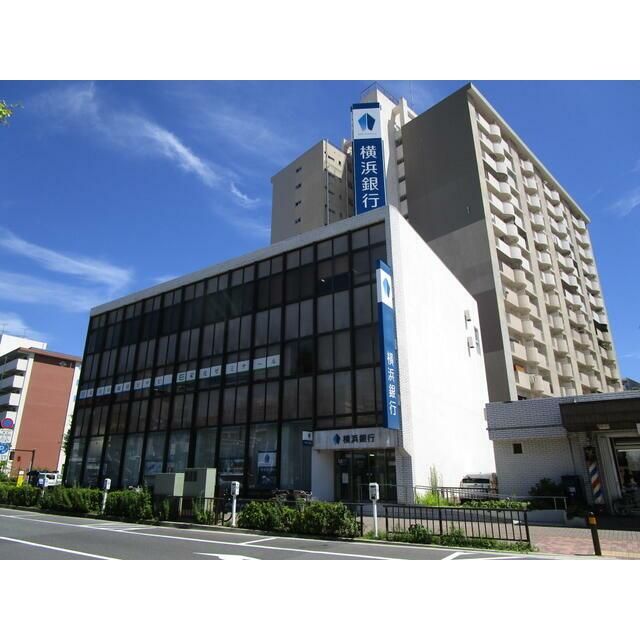 近くの横浜銀行本郷台支店まで581m（徒歩8分）