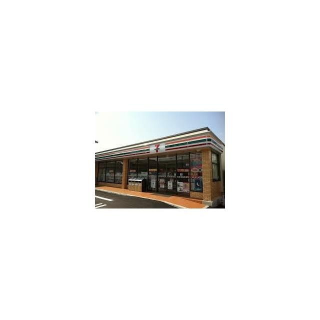 近くのセブンイレブン伊勢原桜台小学校前店まで332m（徒歩5分）