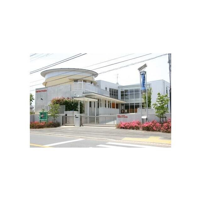 近くの幼保連携型認定こども園伊勢原ひかり幼稚園まで635m（徒歩8分）