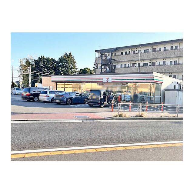 近くのセブンイレブン伊勢原石田店まで398m（徒歩5分）