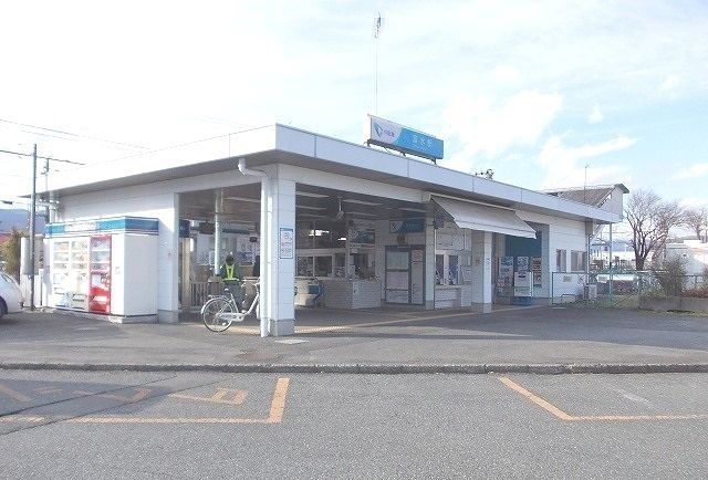 近くの小田急線・富水駅まで890m（徒歩12分）