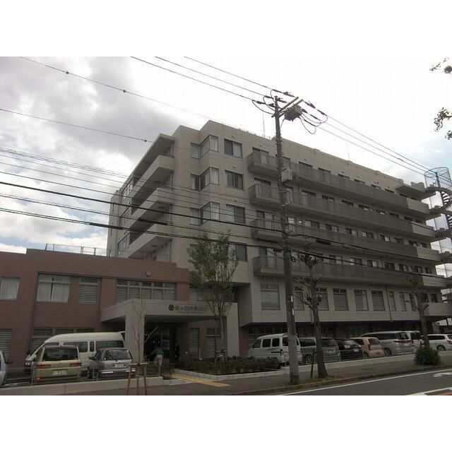 近くの医療法人社団哺育会桜ヶ丘中央病院まで912m（徒歩12分）