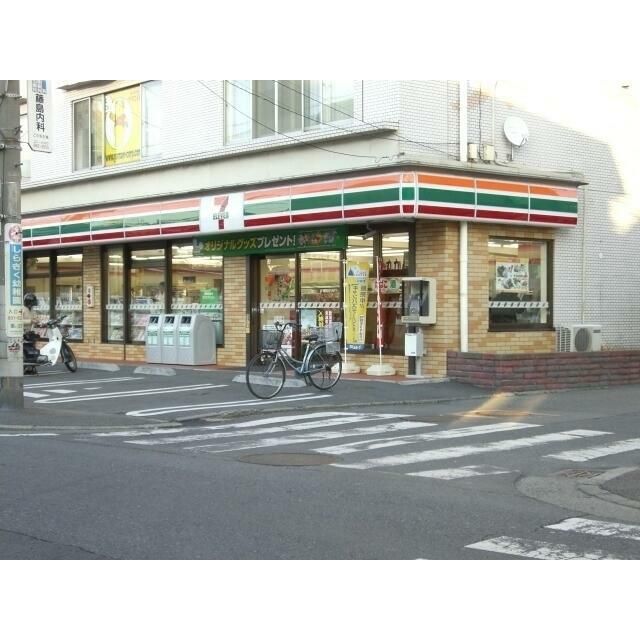 近くのセブンイレブン横浜戸塚小学校南口まで215m(徒歩3分)