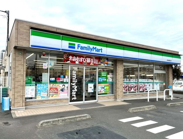 近くのファミリーマート 厚木妻田北店まで77m(徒歩1分)