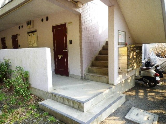 近くのローソンストア100 秦野南矢名店まで890m（徒歩12分）