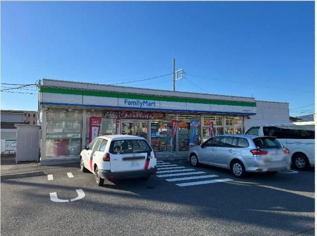 近くのファミリーマート大井町上大井店まで350m（徒歩5分）