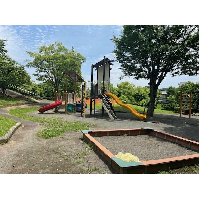 近くのくりの実公園まで350m(徒歩5分)