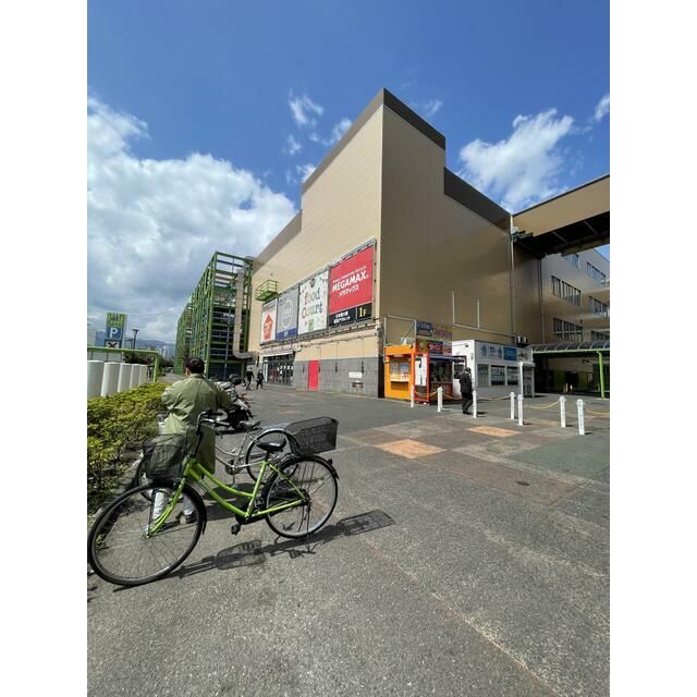 近くのメガマックス厚木店まで312m（徒歩4分）