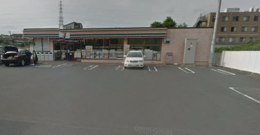 近くのセブンイレブン 小田原上新田店まで90m（徒歩2分）