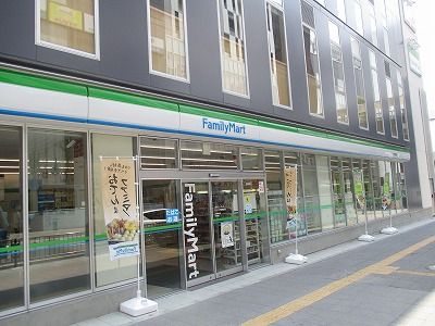 近くのファミリーマート サンズ戸塚駅前店まで200m（徒歩3分）