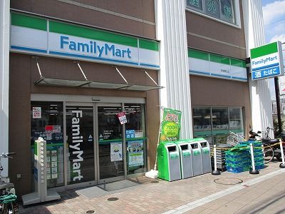 近くのFamily Mart（ファミリーマート） 戸塚駅西口店まで251m（徒歩4分）