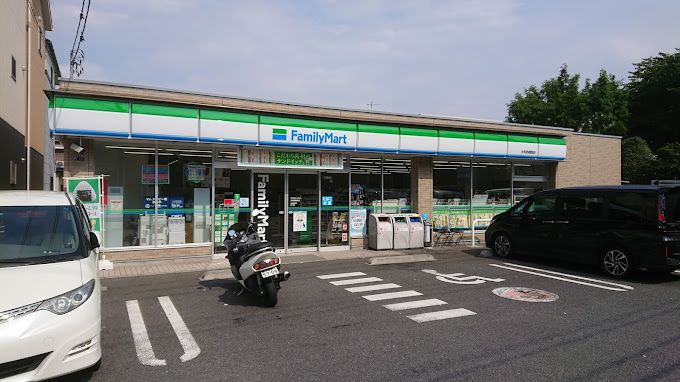 近くのファミリーマート 大和西鶴間店まで484m（徒歩7分）
