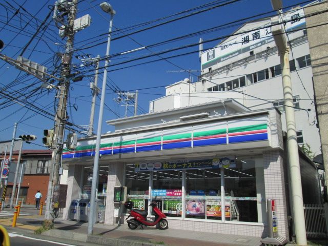 近くのスリーエフ 湘南江の島駅前店まで438m（徒歩6分）