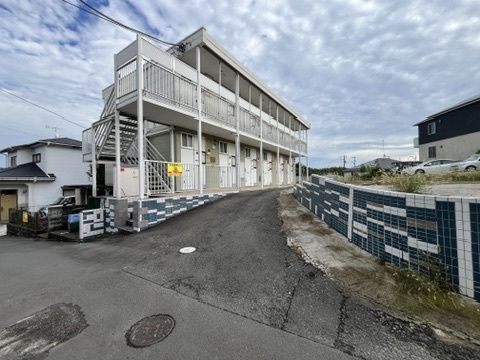 近くのセブンイレブン伊勢原笠窪店まで404m(徒歩6分)