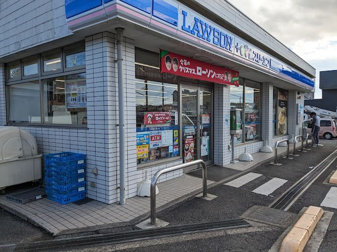 近くのローソン・スリーエフ 秦野曽屋店まで632m（徒歩8分）