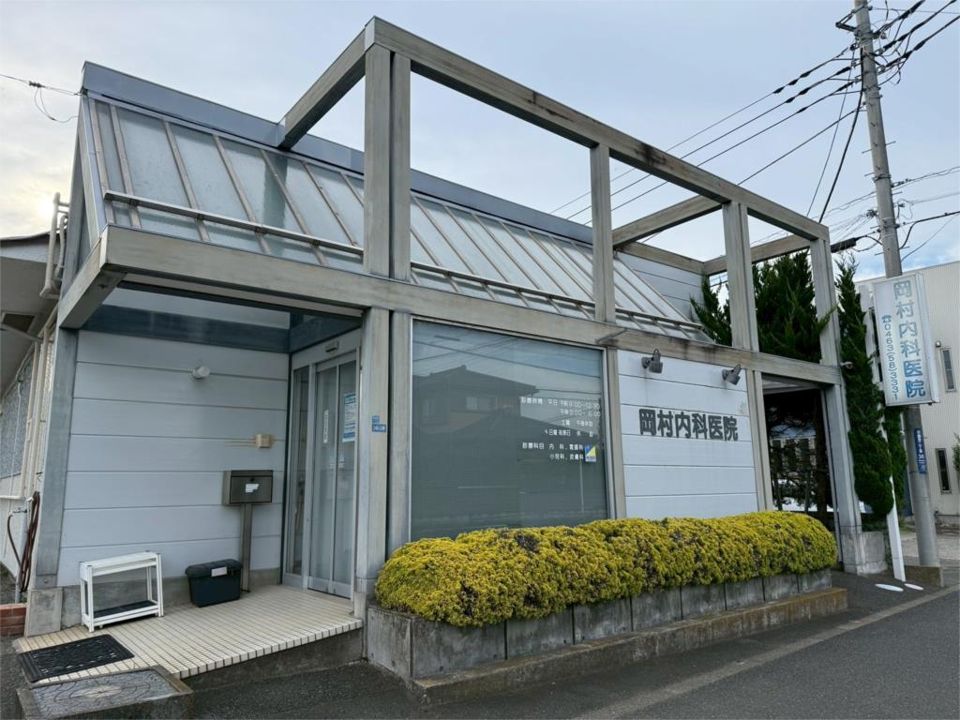 近くの岡村内科医院まで885m（徒歩12分）