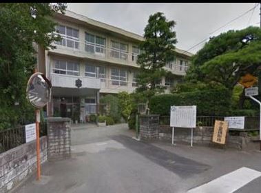 近くの小田原市立芦子小学校まで1,230m（徒歩16分）