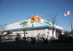 近くのしまむらストアー旭店まで422m（徒歩6分）