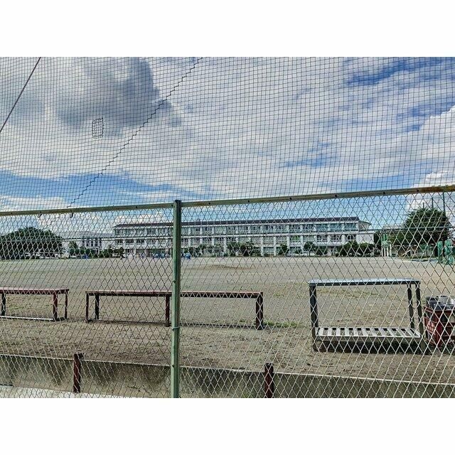 近くの綾瀬市立　綾瀬中学校まで1,600m（徒歩20分）