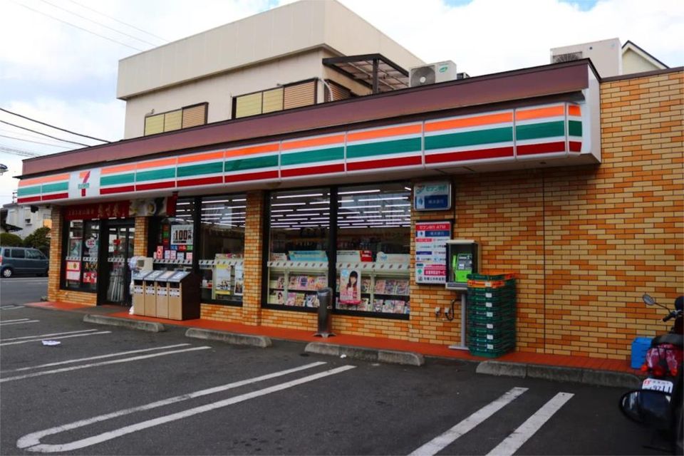 近くのセブンイレブン 厚木緑ケ丘店まで604m(徒歩8分)