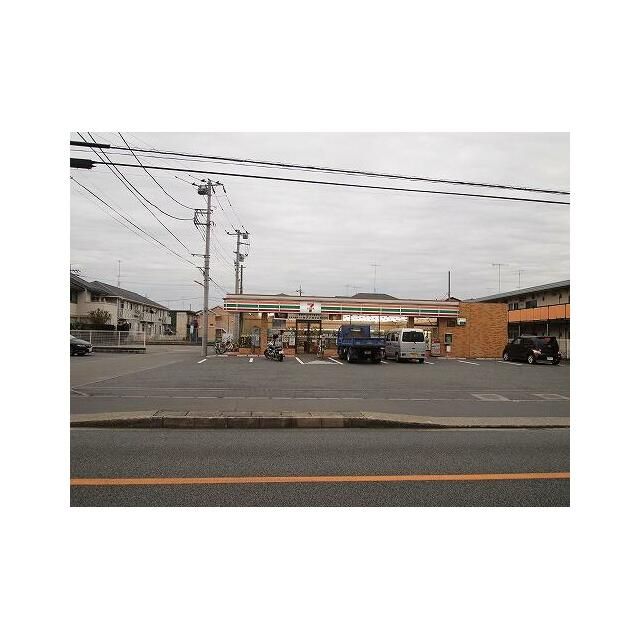 近くのファミリーマート厚木下荻野北店まで660m（徒歩9分）
