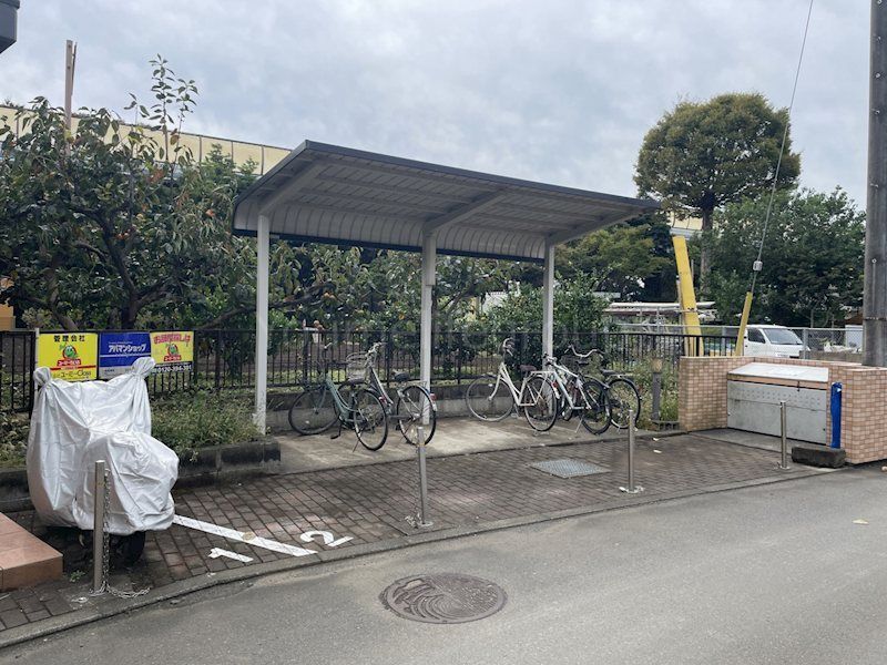 近くのドラッグストアマツモトキヨシ茅ヶ崎小和田店まで888m（徒歩12分）