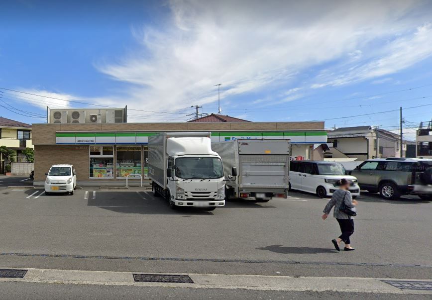 近くのファミリーマート 座間ひばりが丘二丁目店まで567m（徒歩8分）