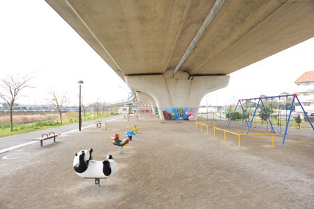 近くの湘南夢わくわく公園まで985m（徒歩13分）