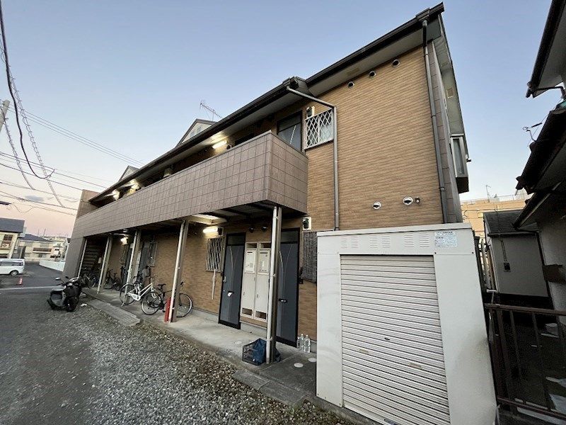 近くのファミリーマート 東海大学駅前店まで154m（徒歩2分）