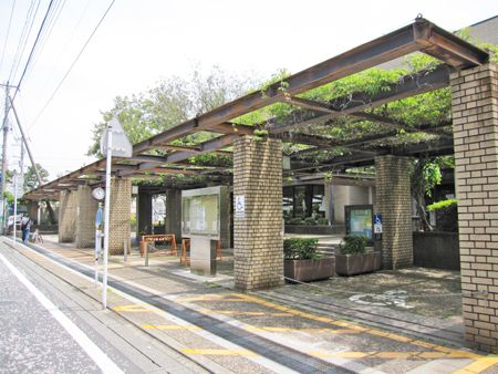 近くの茅ヶ崎市立図書館まで410m（徒歩6分）