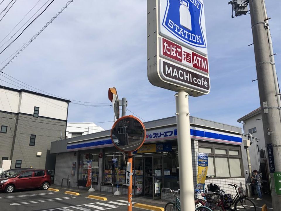 近くのローソン・スリーエフ 茅ヶ崎共恵店まで591m（徒歩8分）