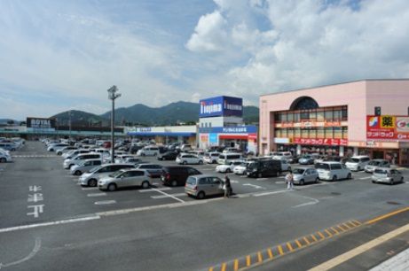 近くのヨークマート 伊勢原店まで527m（徒歩7分）