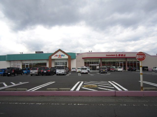 近くのしまむら栢山店まで877m（徒歩11分）