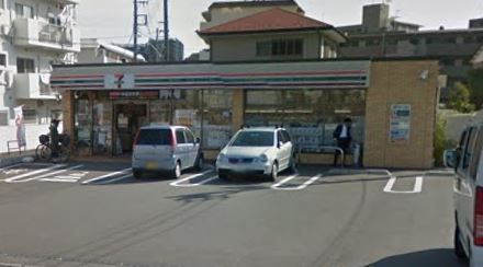 近くのセブンイレブン 藤沢川名1丁目店まで709m（徒歩9分）