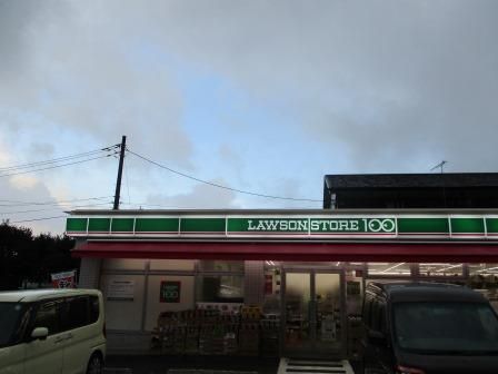 近くのローソンストア100　秦野南矢名店まで907m（徒歩12分）
