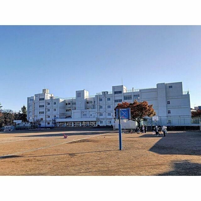 近くの大和市立　柳橋小学校まで700m（徒歩9分）