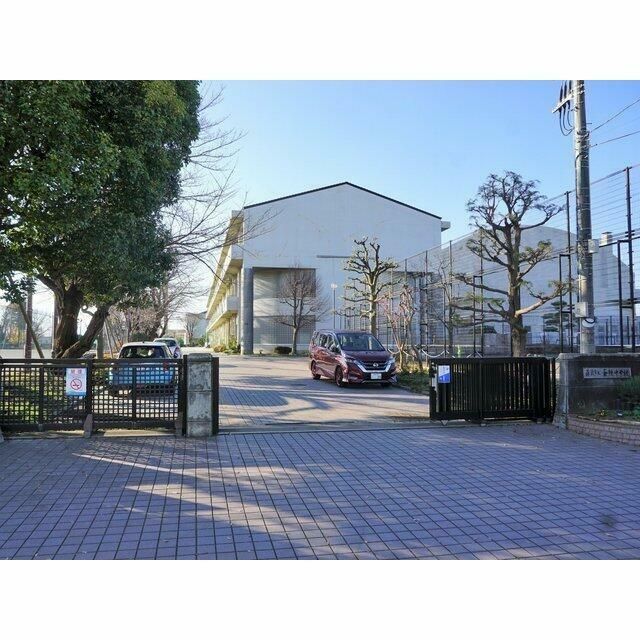 近くの藤沢市立　長後中学校まで850m（徒歩11分）