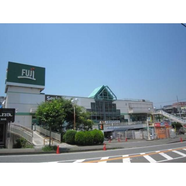 近くのFuji善行店まで598m（徒歩8分）