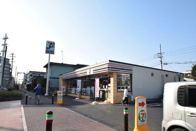 近くのセブンイレブン 厚木田村町店まで295m（徒歩4分）