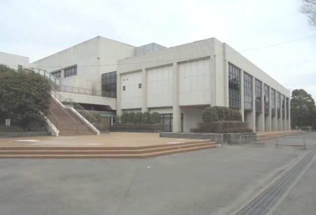 近くの南足柄市体育センターまで550m（徒歩7分）
