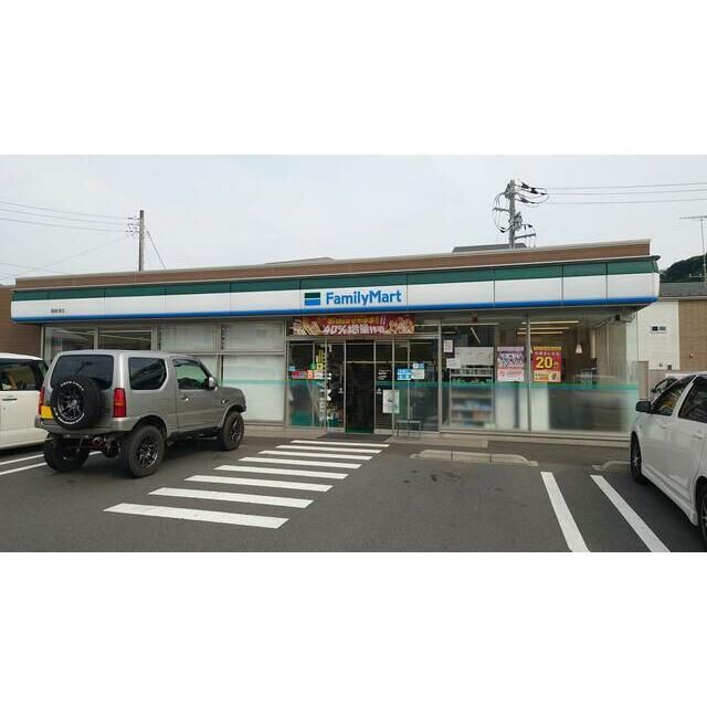 近くのファミリーマート鎌倉津店まで398m（徒歩5分）