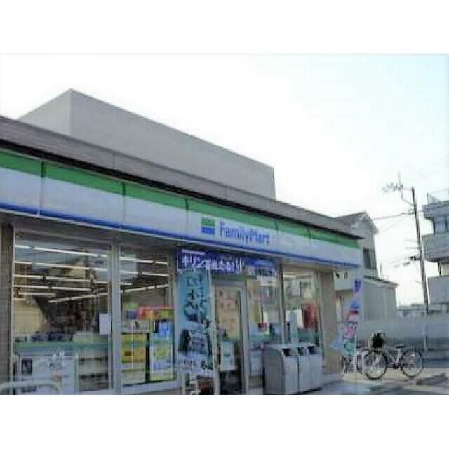 近くのファミリーマート海老名東柏ヶ谷店まで53m（徒歩1分）