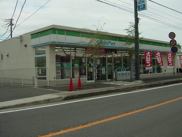 近くのファミリーマート開成延沢店まで616m（徒歩8分）