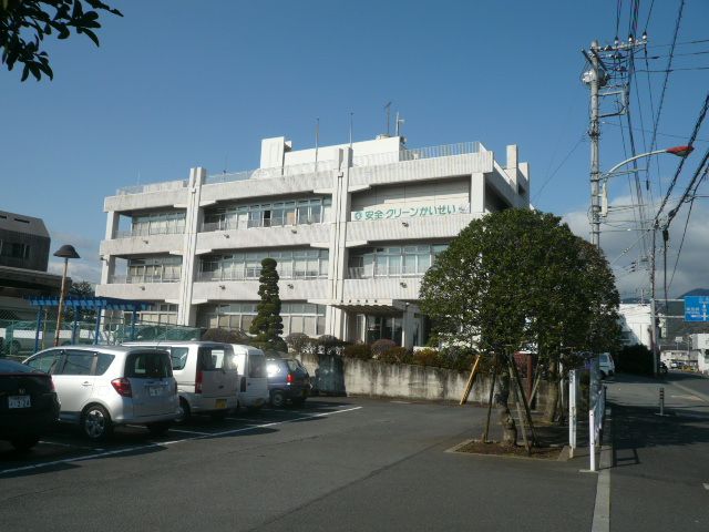 近くの開成町役場まで880m（徒歩11分）