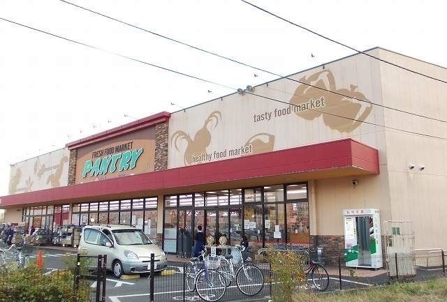 近くの小田原百貨店南足柄店まで50m（徒歩1分）