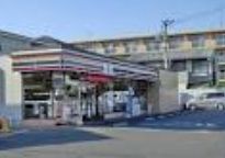 近くのセブンイレブン 厚木愛甲石田駅前店まで408m（徒歩6分）