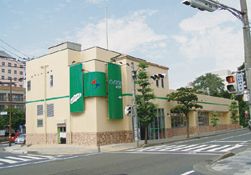 近くのしまむらストアー駅前店まで658m（徒歩9分）