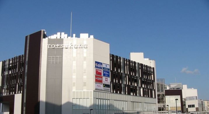 近くの戸塚区役所まで905m（徒歩12分）