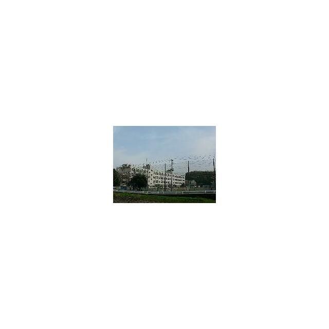近くの大和市立上和田中学校まで1,022m（徒歩13分）
